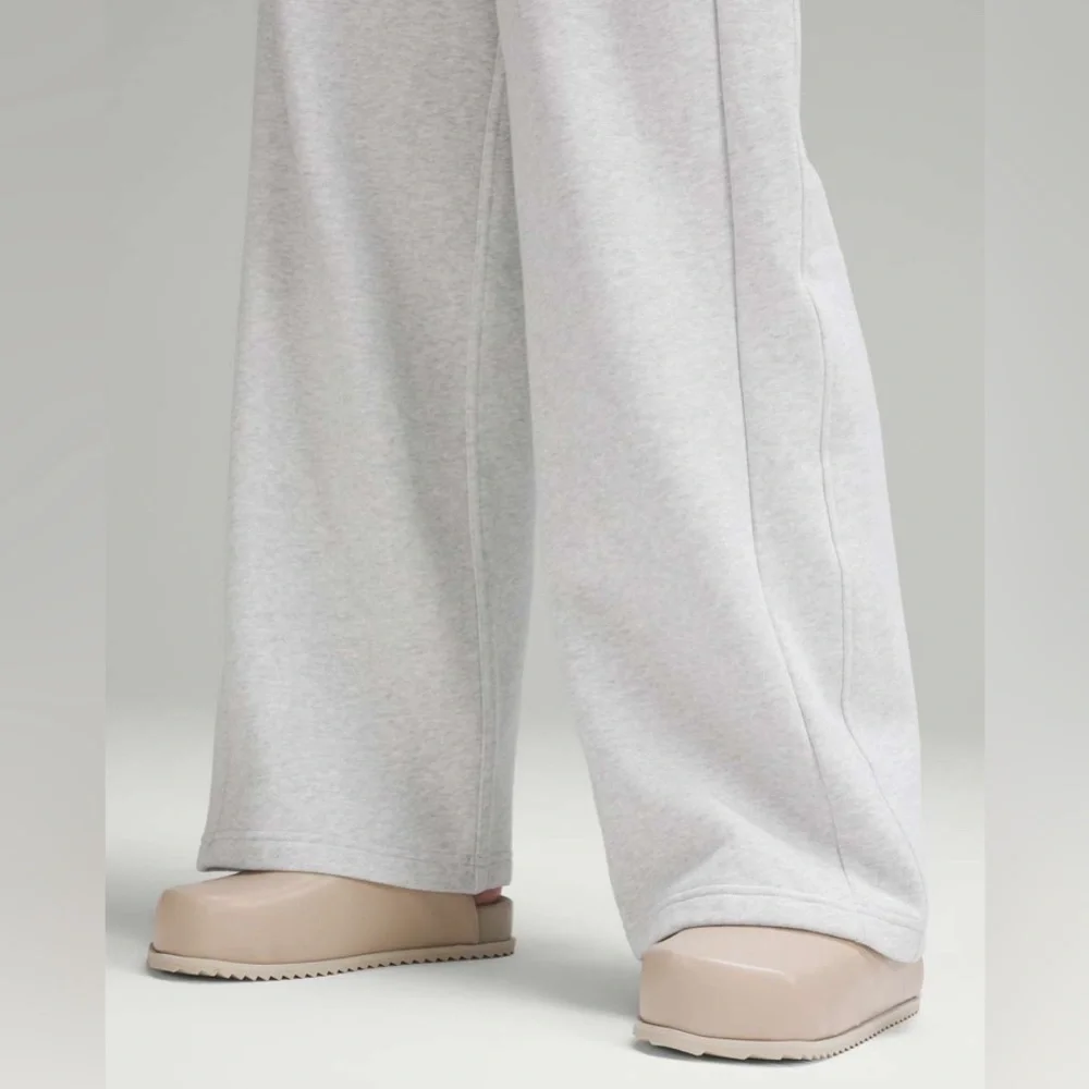 NWOT Lululemon Scuba Mid-Rise Wide-Leg Pant Full Length Heathered Light …